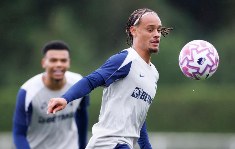 要活动区域, 他就备受瞩, 走廊的一排